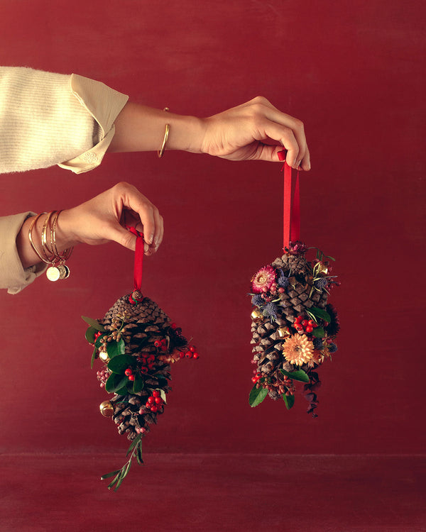 Pinecone Flowers Ornament. 
Set x 2